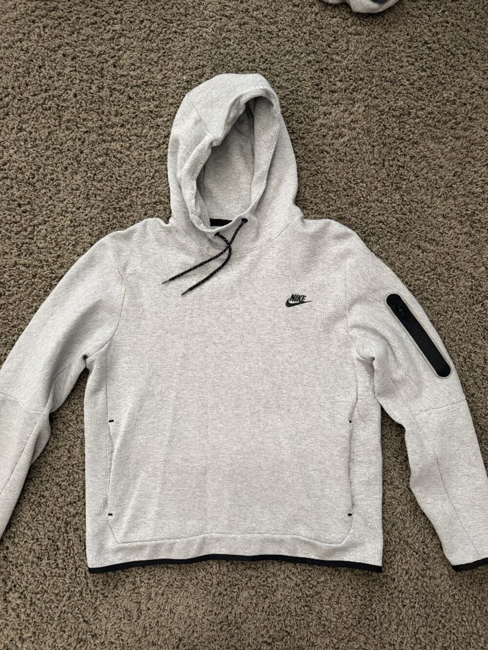 Nike Gray Tech Fleece Hoodie – Men’s Large
